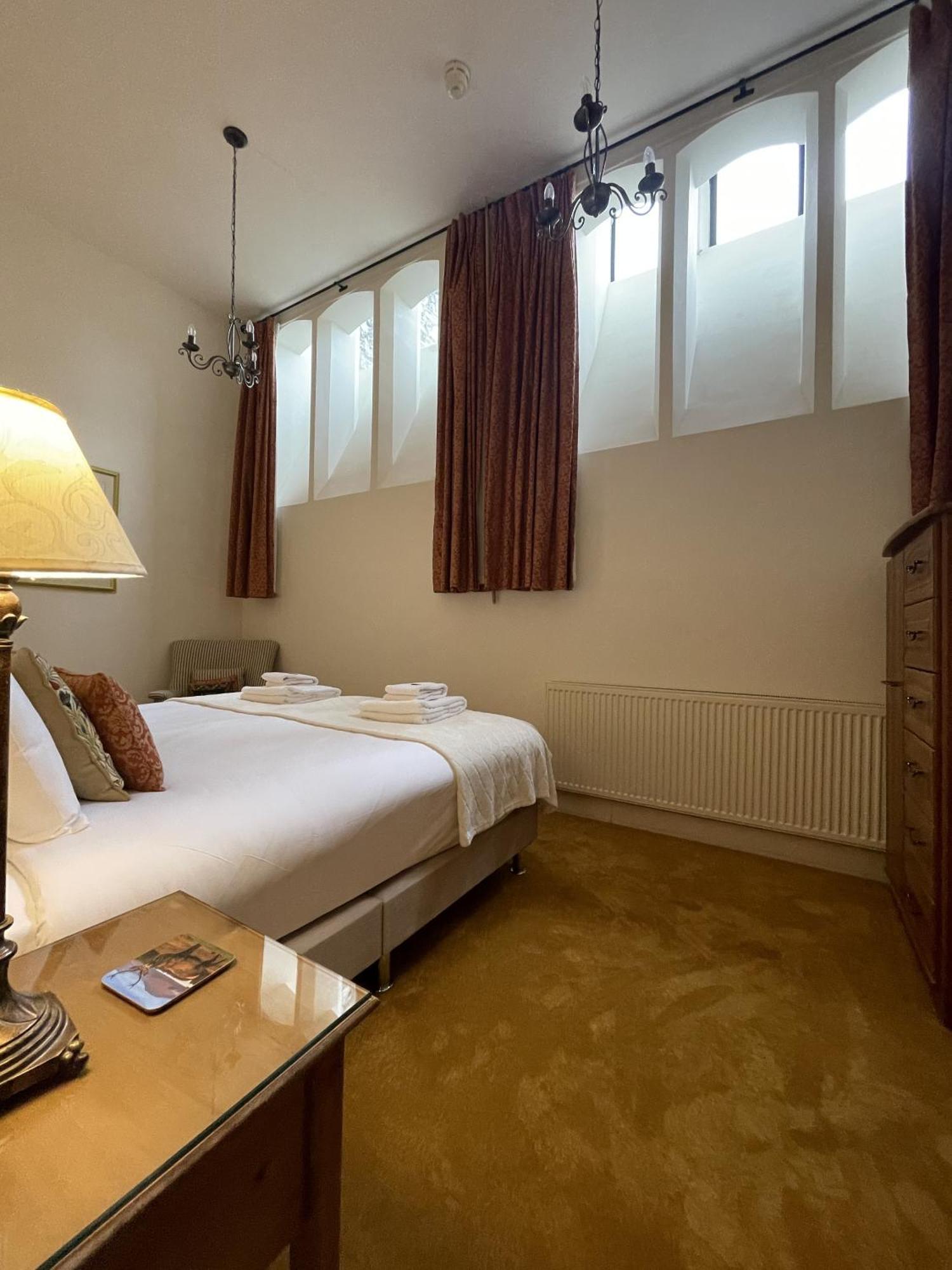 The Classrooms, Loch Ness Abbey - 142M2 Lifestyle & Heritage Apartment - Pool & Spa - The Highland Club - Resort On Lake Shores Fort Augustus Zewnętrze zdjęcie