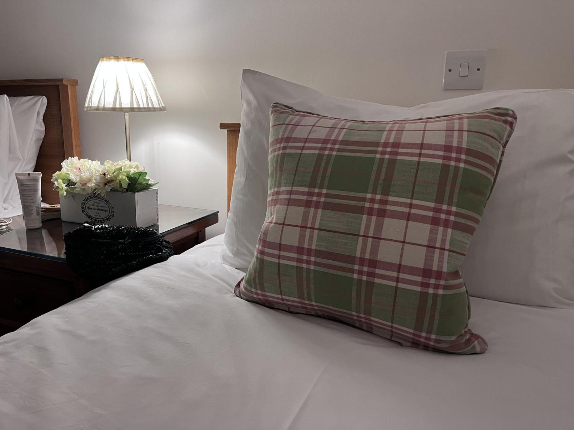 The Classrooms, Loch Ness Abbey - 142M2 Lifestyle & Heritage Apartment - Pool & Spa - The Highland Club - Resort On Lake Shores Fort Augustus Zewnętrze zdjęcie