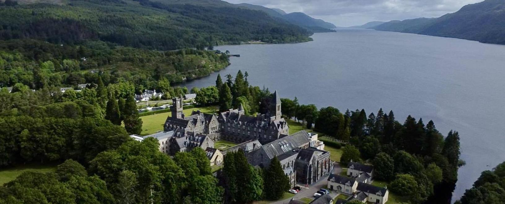 The Classrooms, Loch Ness Abbey - 142M2 Lifestyle & Heritage Apartment - Pool & Spa - The Highland Club - Resort On Lake Shores Fort Augustus Zewnętrze zdjęcie